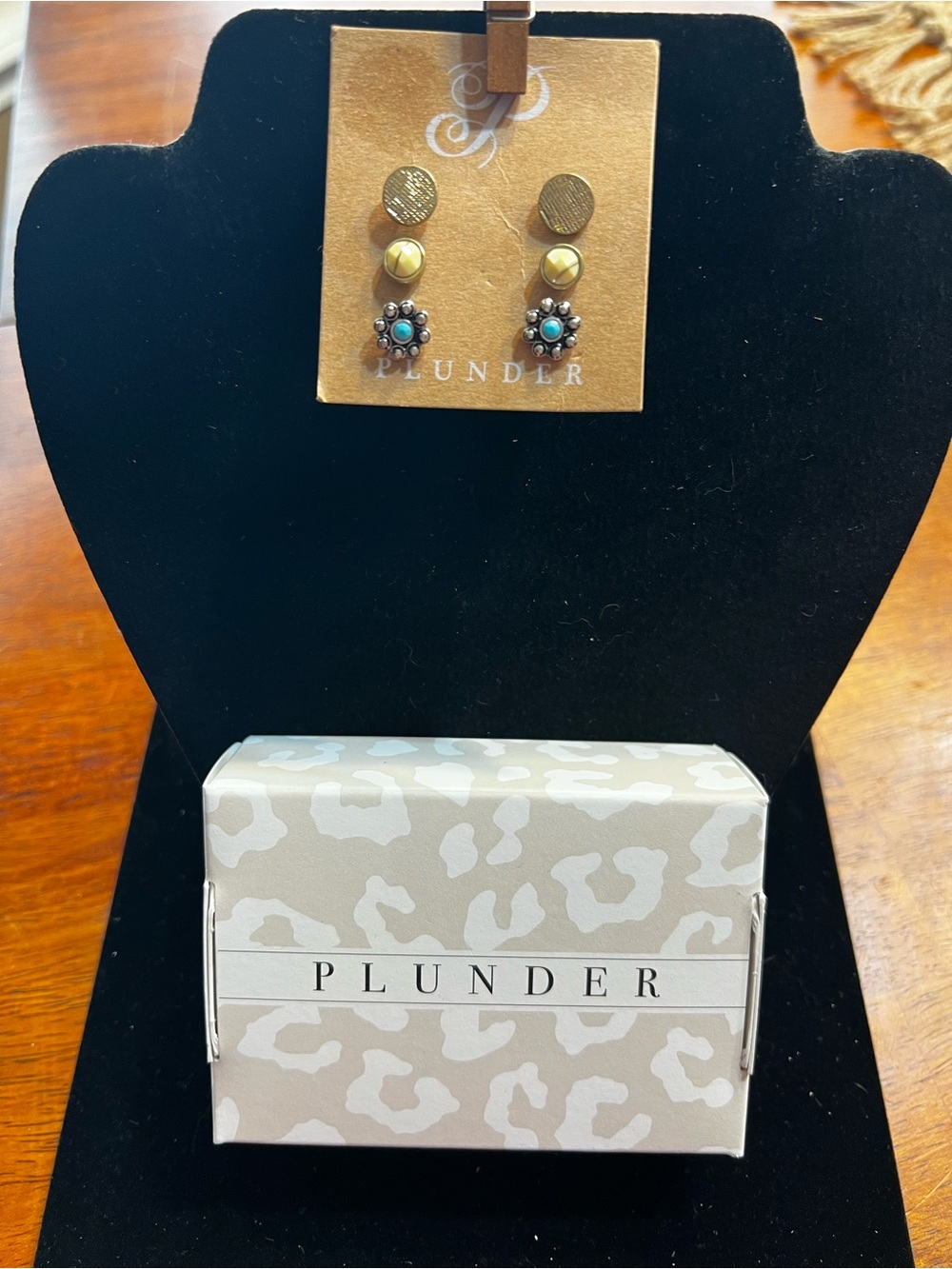 Plunder Gold, Cream, & Turquoise Studs Earring Set